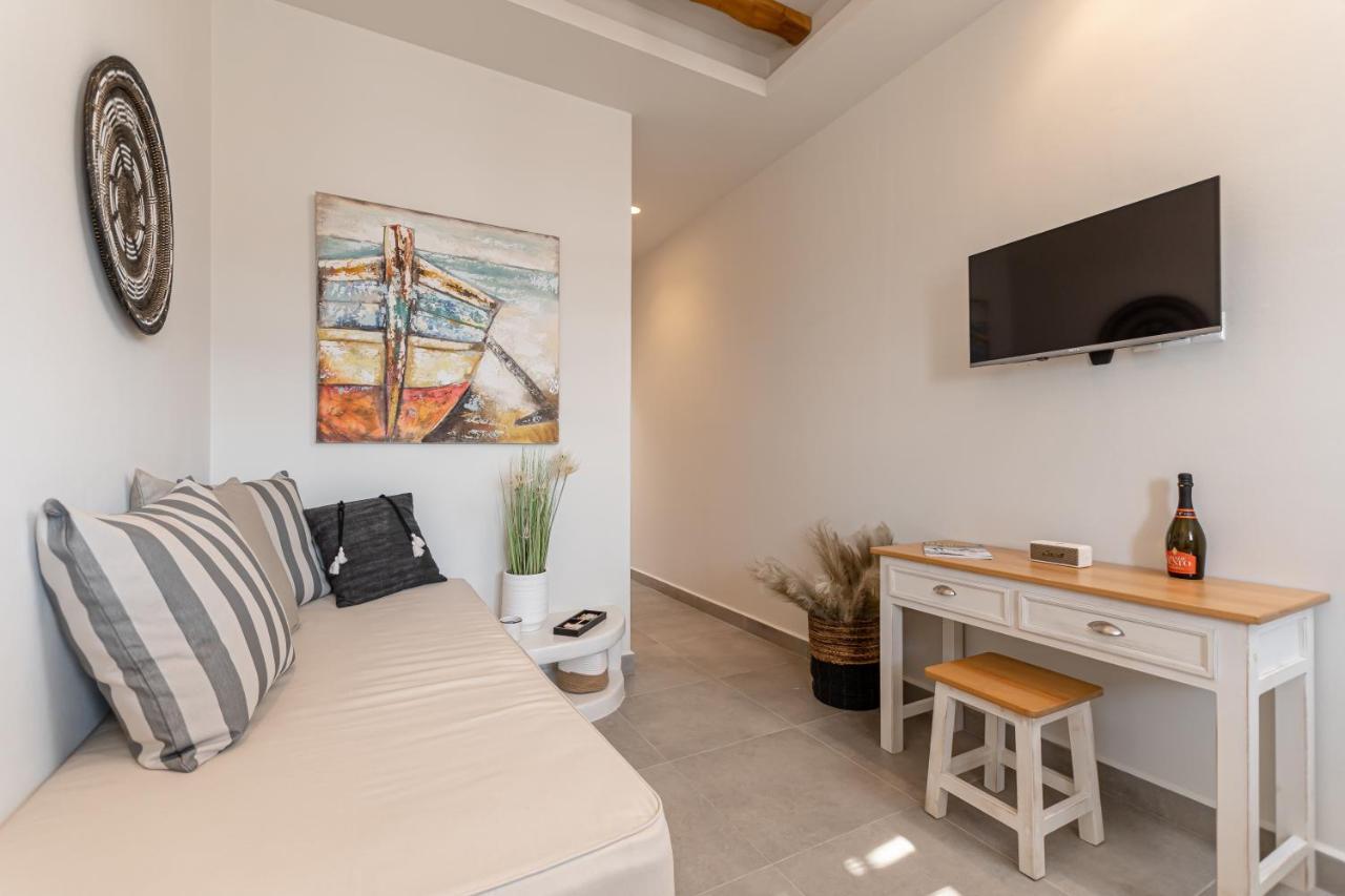Porto Dema Luxury Suites Schoinoussa Extérieur photo